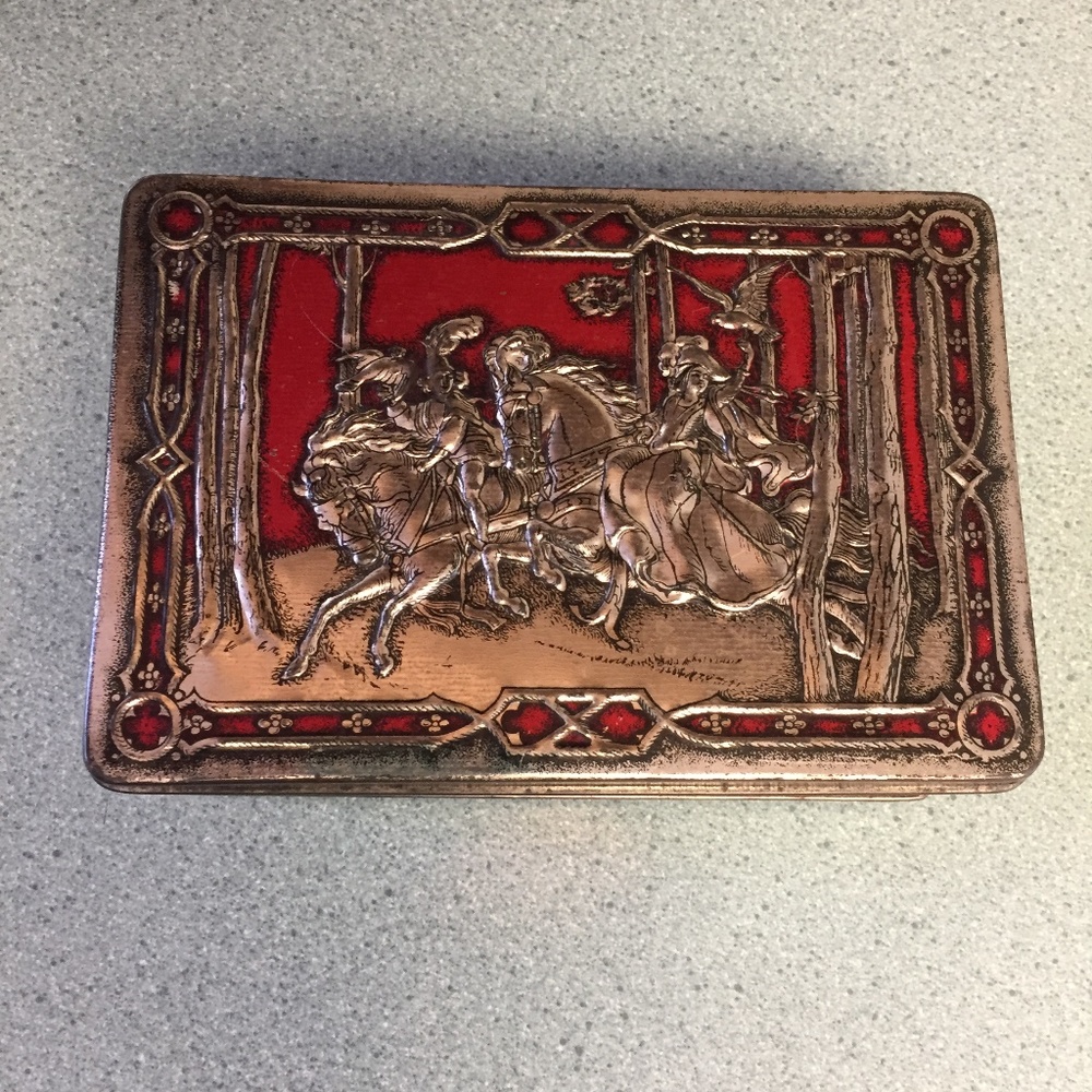 RILEY'S RUM and BUTTER TOFFEE TIN 1950'S COLLECTIBLE TIN